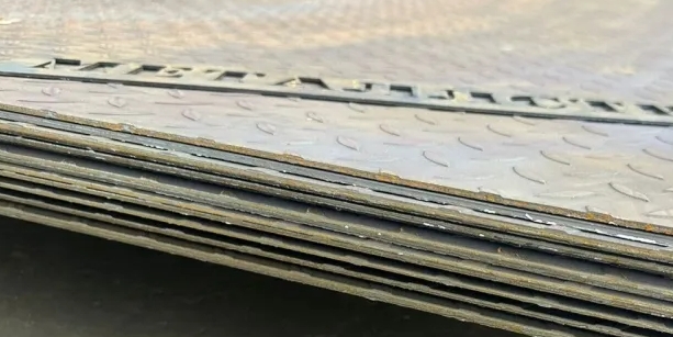 Лист металла толщиной 25 мм