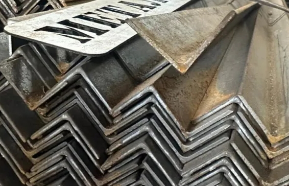 Уголок равнополочный 63x63 мм