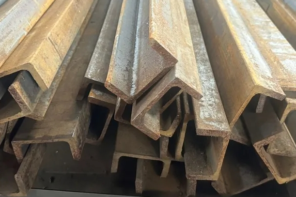 Швеллер стальной в Бронницах