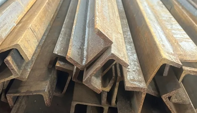 Швеллер стальной в Сходне